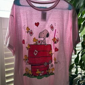 Snoopy Valentines graphic tee